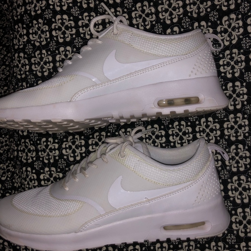 White Nike women’s shoes